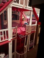 großes Barbiehaus mit Zubehör Niedersachsen - Seevetal Vorschau