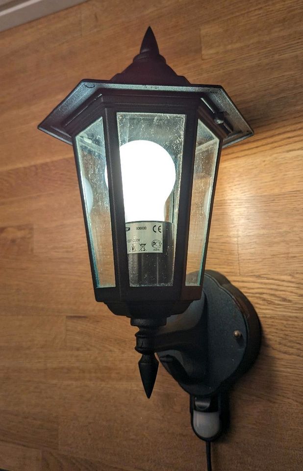 Außenlampe mit Bewegungsmelder in Hamburg