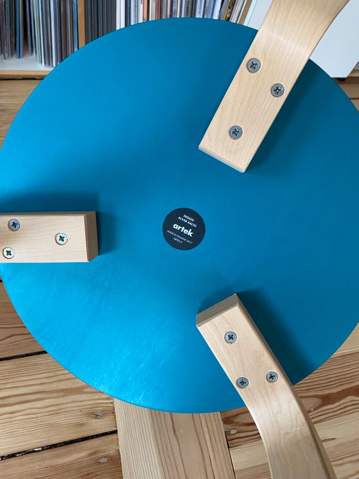 Artek stool 60 blue / blau Hocker in Berlin