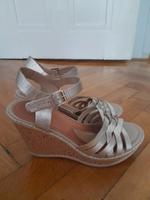 Goldene Sandalen mit 12 cm Absatz in Gr. 39 in Top-Zustand Baden-Württemberg - Rastatt Vorschau