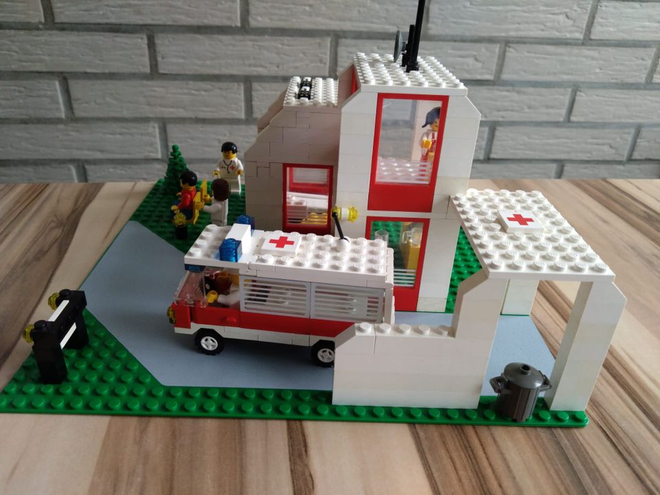 Lego Krankenhaus 6380 mit 6523 in Bremerhaven