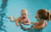 Kleinkind Schwimmen Babyschwimmen Mittwochs in Berlin-Karlshorst Berlin - Biesdorf Vorschau