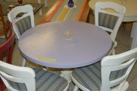 Sitzecke / Tisch mit passenden Stühlen in weiß und flieder Thüringen - Sömmerda Vorschau