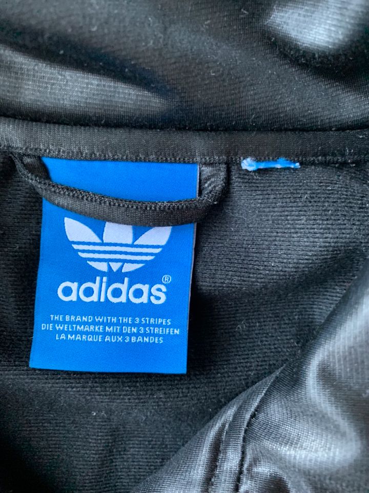 Adidas Chile 62 Jacke in Bad Friedrichshall