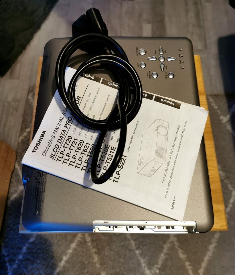 Toshiba LP T 520 Beamer Projektor (1A Zustand) in Remscheid