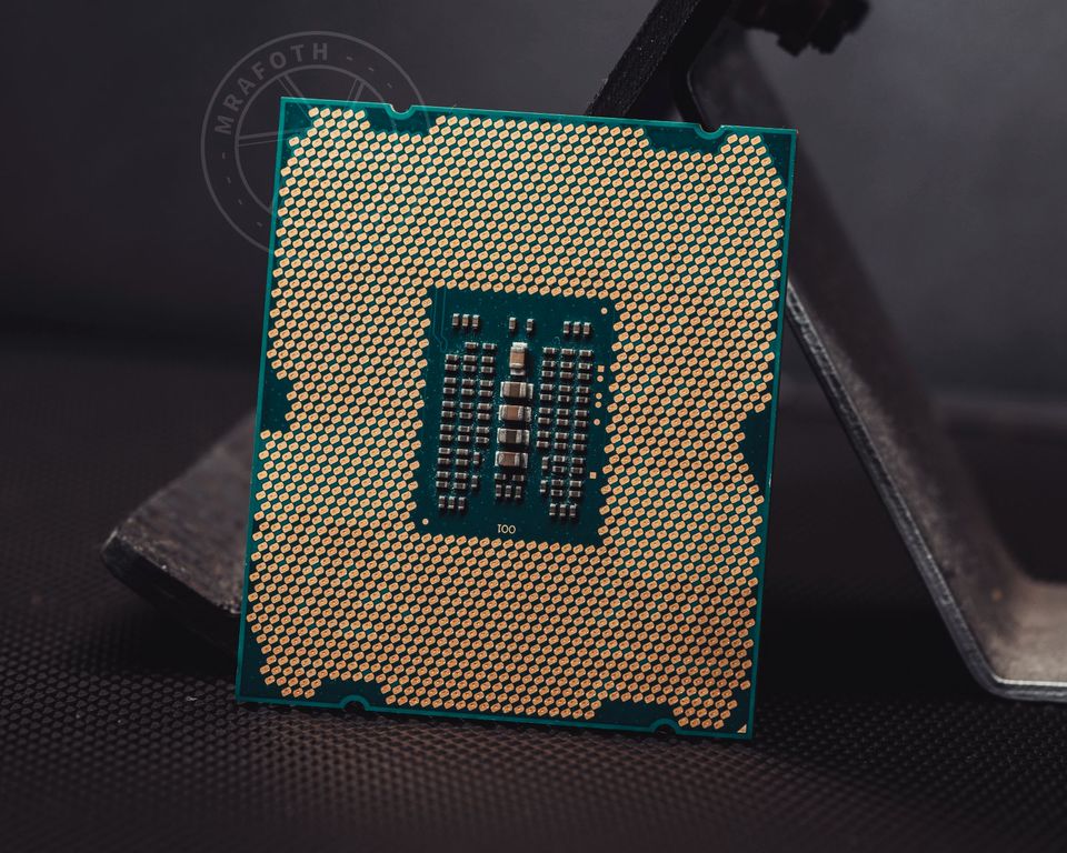 Intel Xeon E5 2609 V2 (Ivy Bridge / Sockel 2011) in Dollern