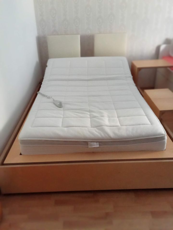Bett mit Matratze in Neustadt an der Weinstraße