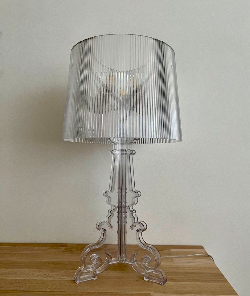 dimmbare Tischleuchte "Bourgie" v. Kartell, transparent in Nackenheim