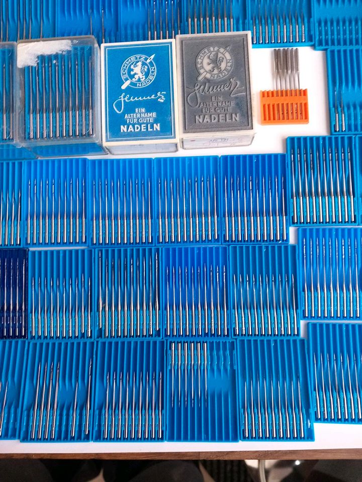 550 Nähmaschinen Nadeln verschiedene Artikel in Winterlingen