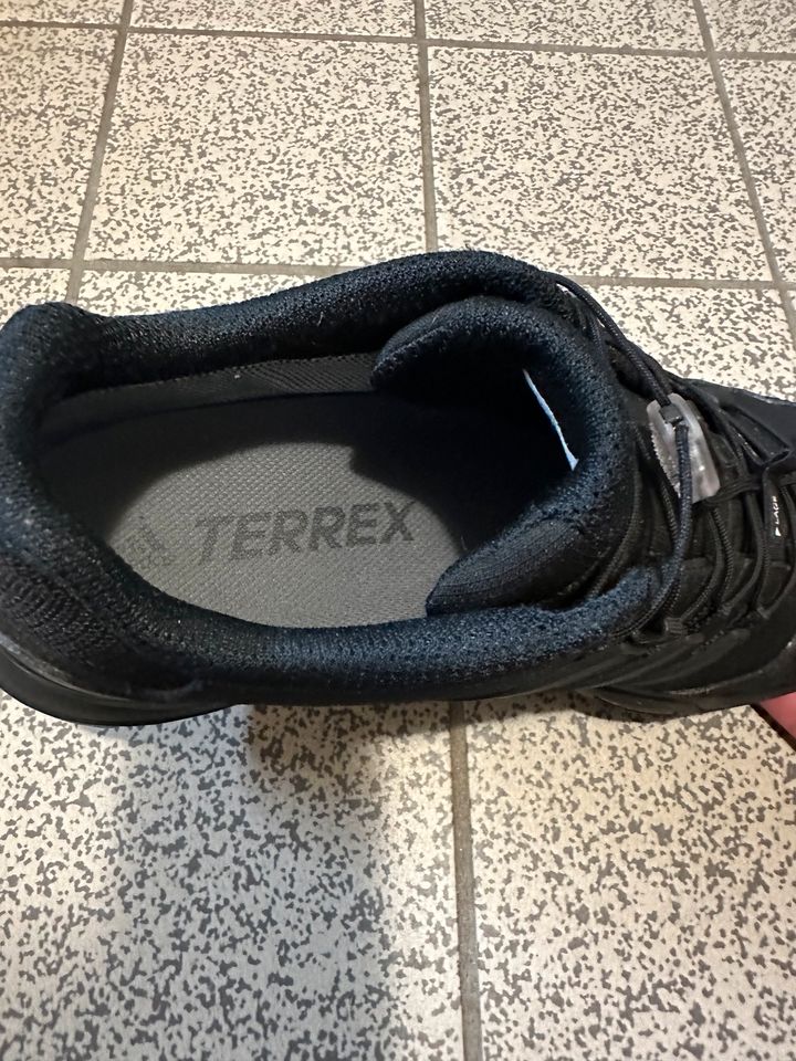 Adidas TERREX Swift R2 GORE-TEX Herren Multifunktionsschuhe in Loxstedt