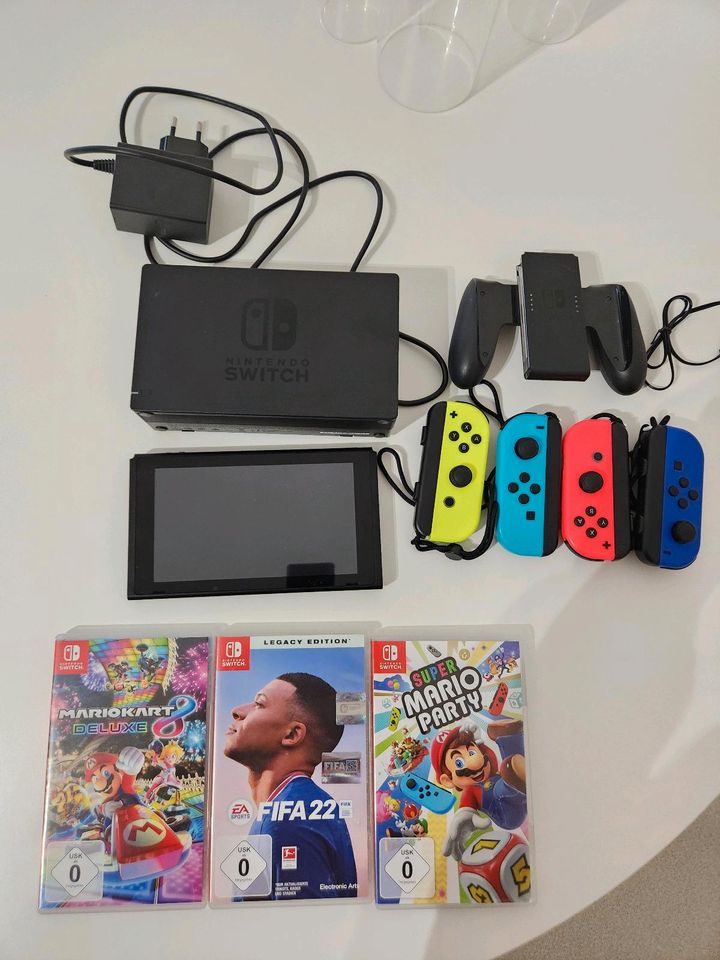 Nintendo switch / 4 Controller, Dockingstation und 3 Spiele in Verl