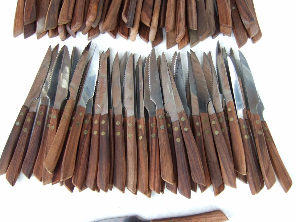 Konvolut 48 Steakmesser und 54 Steakgabeln mit Holzgriff in Solingen
