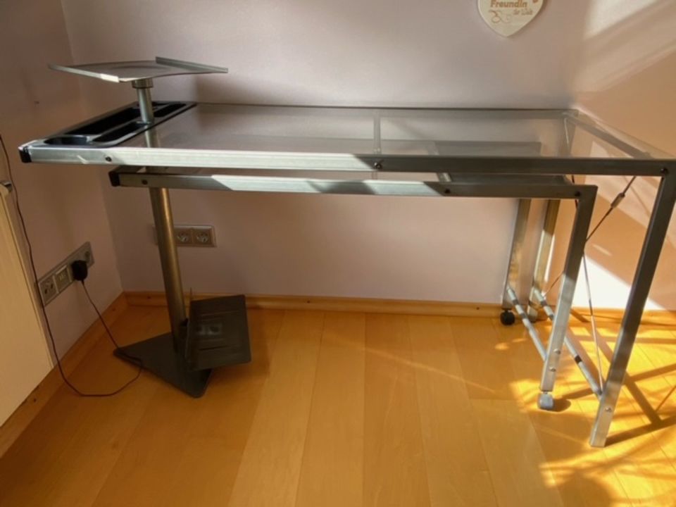 Winkel-Schreibtisch L-Form klappbar Rollen Metall Glas 1,40x1,40m in Siegen