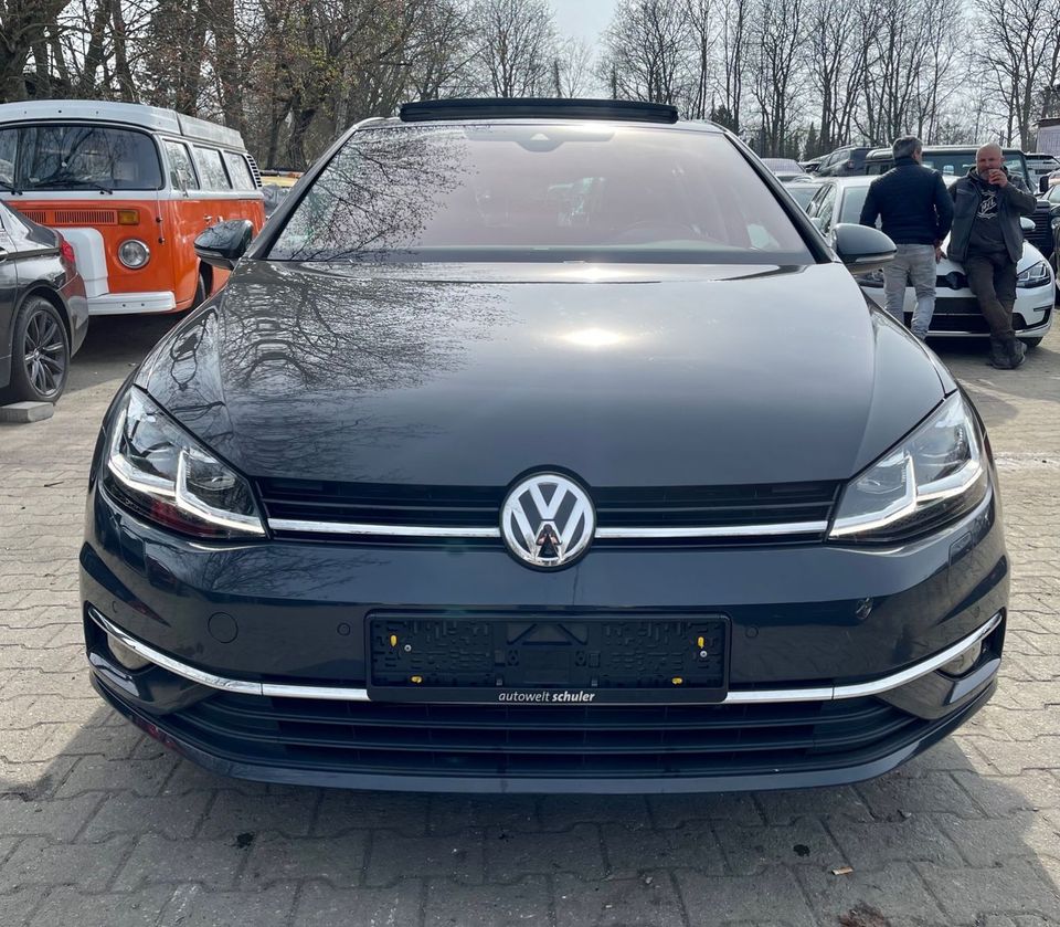 Volkswagen Golf 1.5 TSI *DSG*Pano*44tkm*R-Cam*DYNAUDIO in Berlin