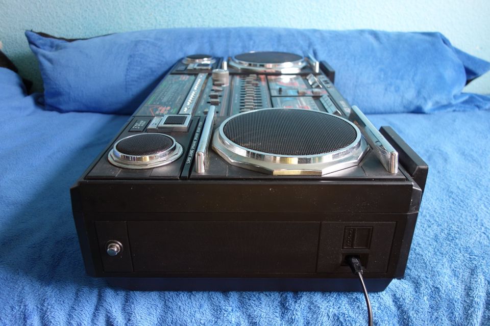 Vintage Super Jumbo Radio Recorder / Ghettoblaster ICS STR 5092 in Kassel