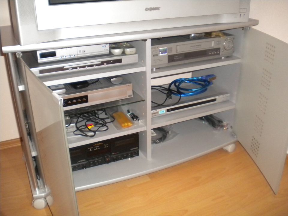 TV - Rack Unterboard Schrank + Sony Fernseher in Kumhausen