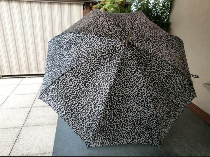 Schwarz-weißer Luxus-Regenschirm von Pasotti in Lohfelden