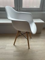 Designer Stühle weiß mit Holzbeinen Hamburg-Nord - Hamburg Barmbek Vorschau