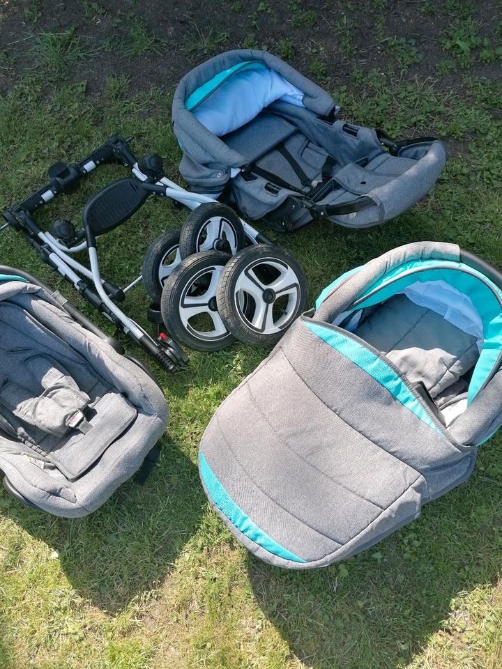 Kinderwagen mit Babyschale, Buggyaufsatz und viel Zubehör in Erfurt