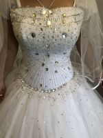 Wunderschönes Brautkleid Hochzeitskleid Tüll mit Schleier Berlin - Neukölln Vorschau