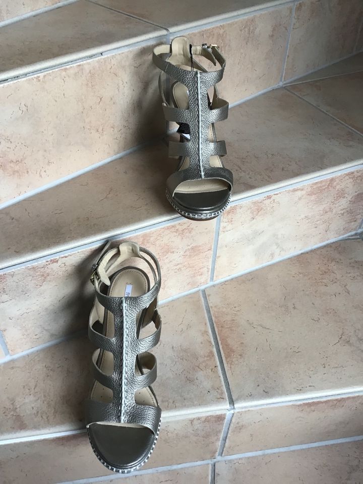 GEOX Sandalette mit Keilabsatz Gold Gr. 40 Neu in Liederbach