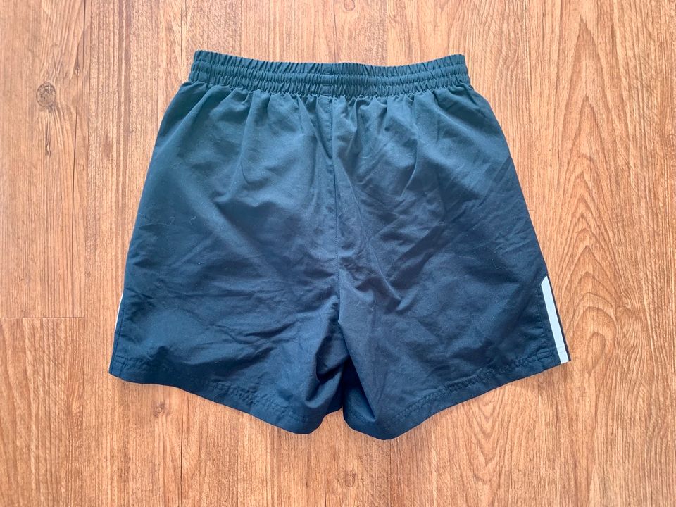 Sporthose Adidas Gr. M Shorts dunkelblau in Flensburg