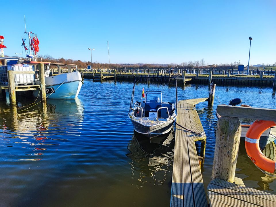 Seeteufel 15PS Führerscheinfrei Mietboot 8 Stunden Angelboot in Lütjenburg