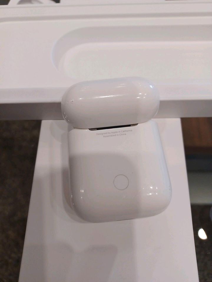 Apple Airpods 2.1 in Leichlingen