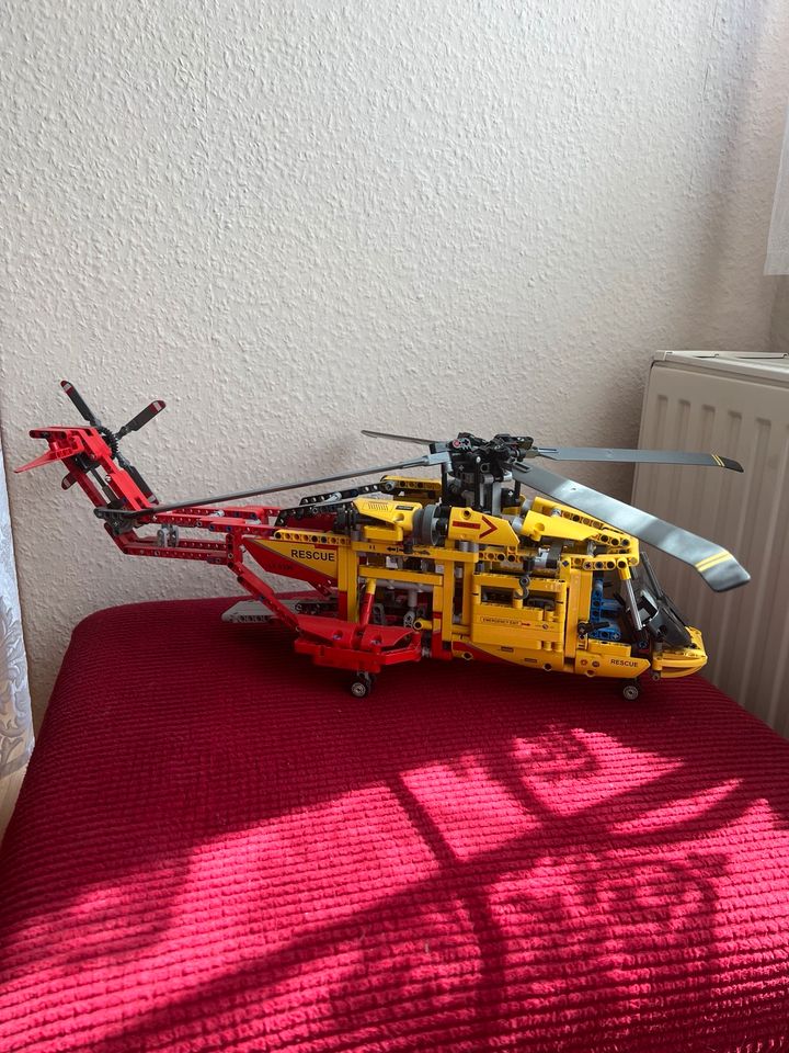 Lego Technic 9396 Helikopter Rescue in Berlin