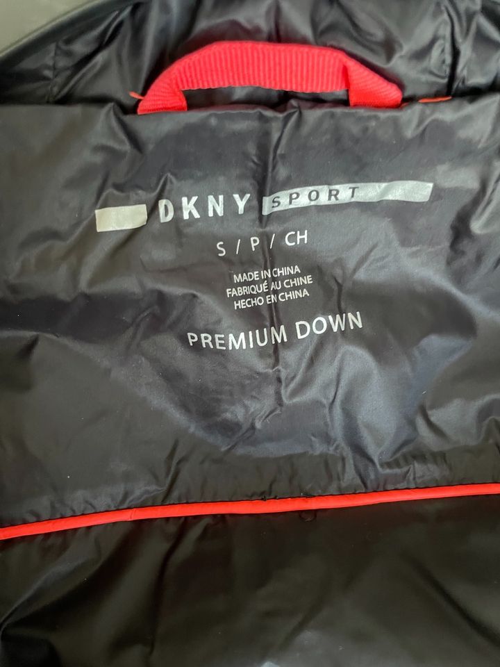 DKNY Sport Daunenjacke Schwarz Eggshape S in Berlin