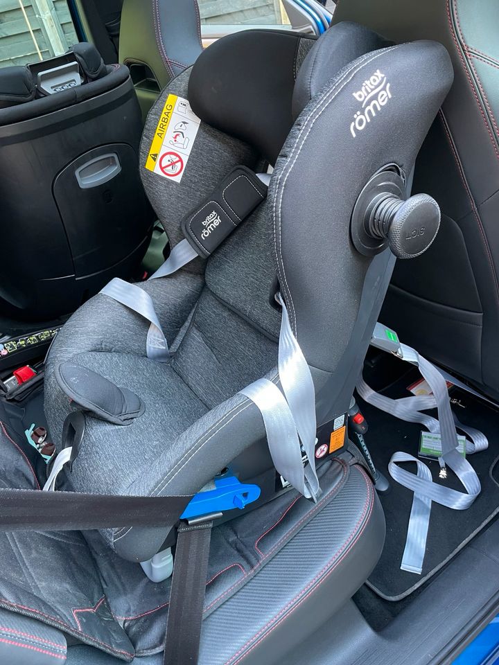 Römer Britax Max Way Plus Kindersitz Autositz rückwärts Isofix in Eitorf