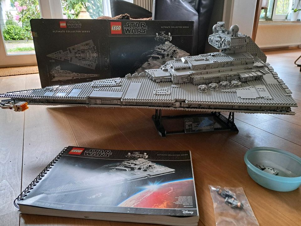 Lego Star Wars 75252 UCS Imperial Star Destroyer  neu + Figuren in München