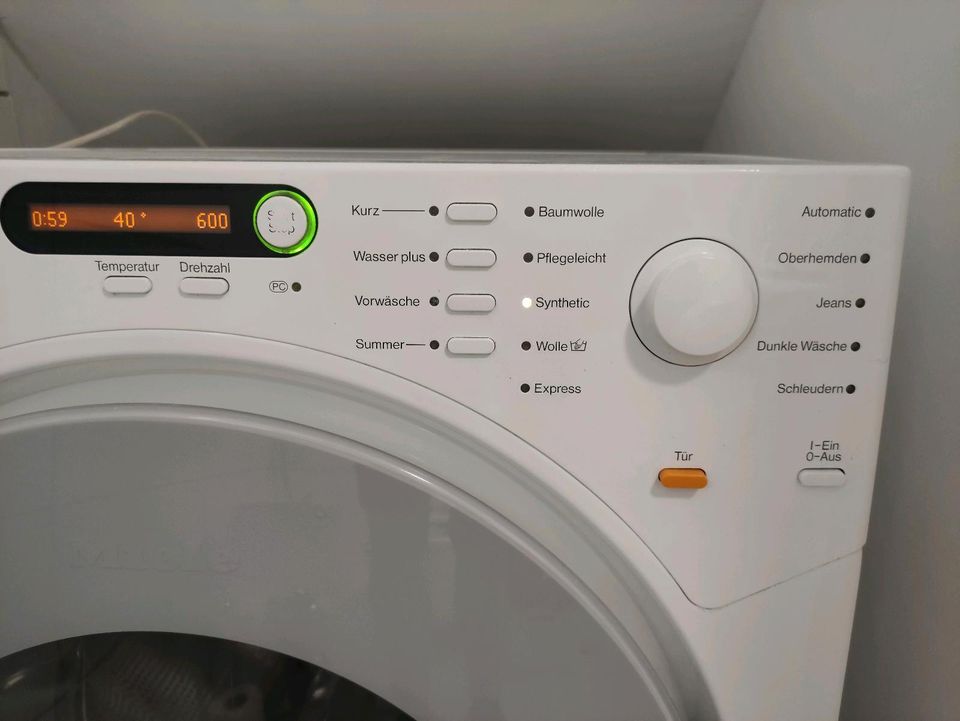 Miele Waschmaschine Novotronic W1514 defekt, Wäsche leicht feucht in Merzig