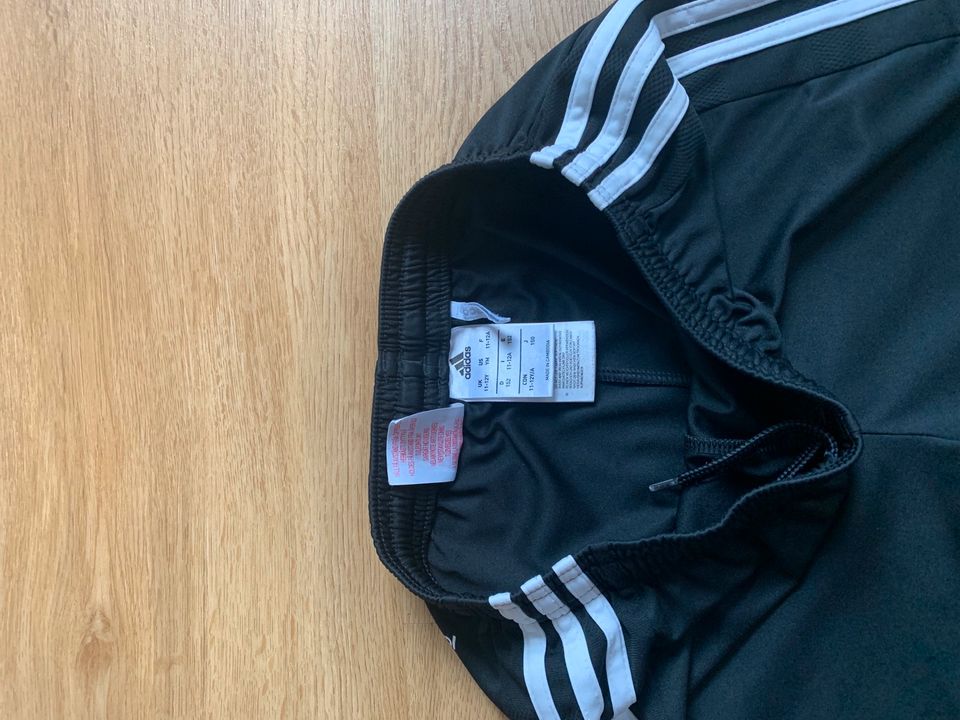 Adidas Shorts Sport Trikothose 11-12 Jahre Gr. 152 wie neu in Bottrop