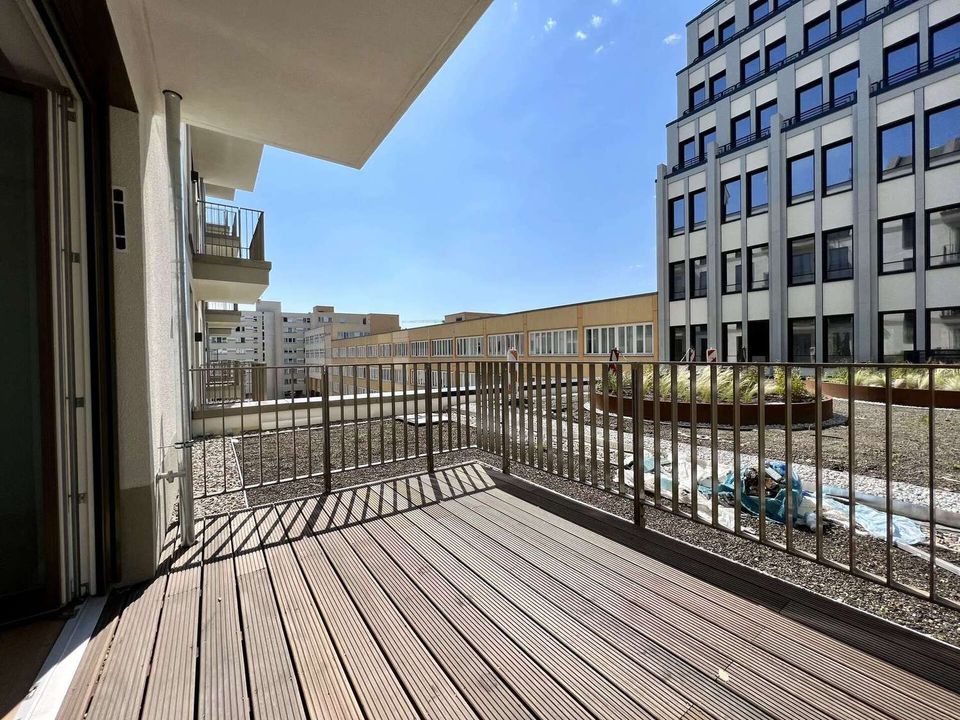 Erstbezug! Traumhafte 3-Zi. Whg. mit hochwertiger Einbauküche, Balkon, Terrasse & Stellplatz! in Berlin