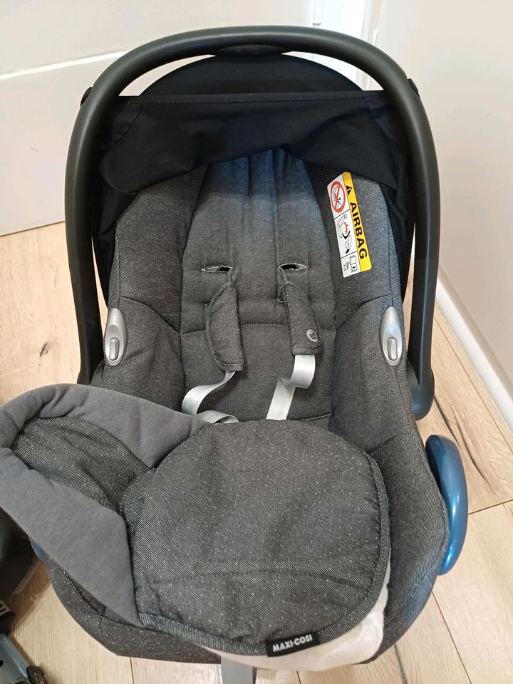 Maxi Cosi plus Isofix Station in Hamburg