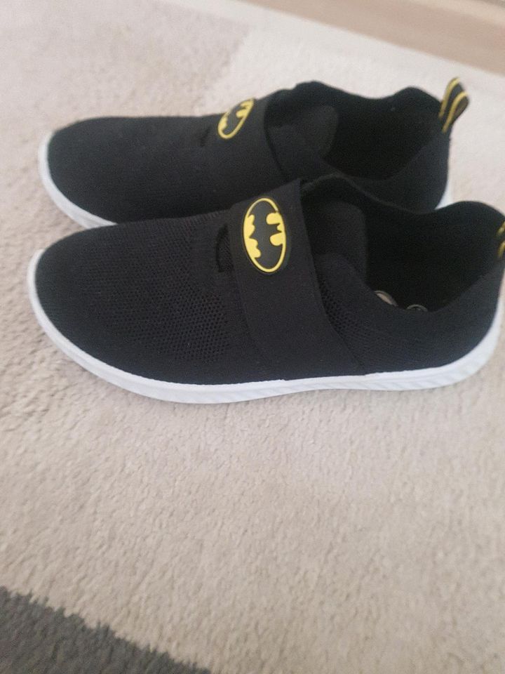Batman Kinder Schuhe gr 33 in Löhne