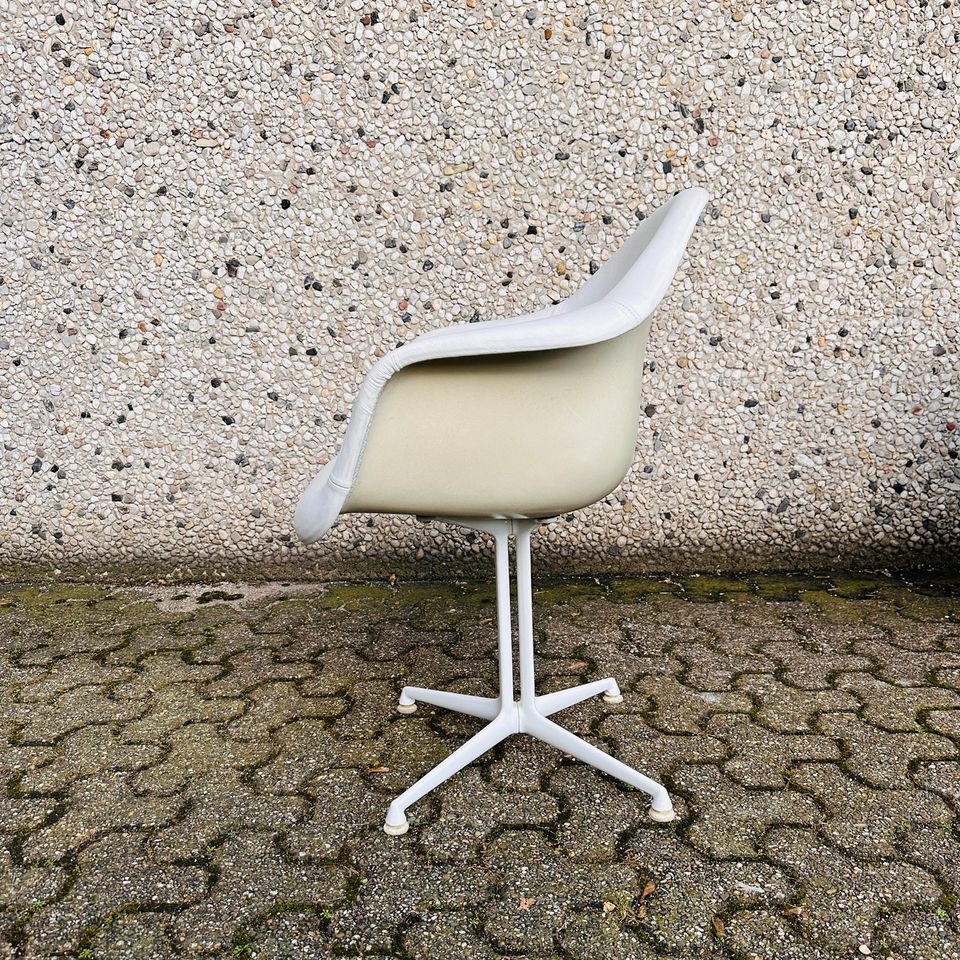 SETPREIS! 3x Herman Miller / Vitra - Charles & Ray Eames - Fiberglass Armchair | Stühle / Sessel | Zeitloser Designklassiker | La Fonda in Düsseldorf