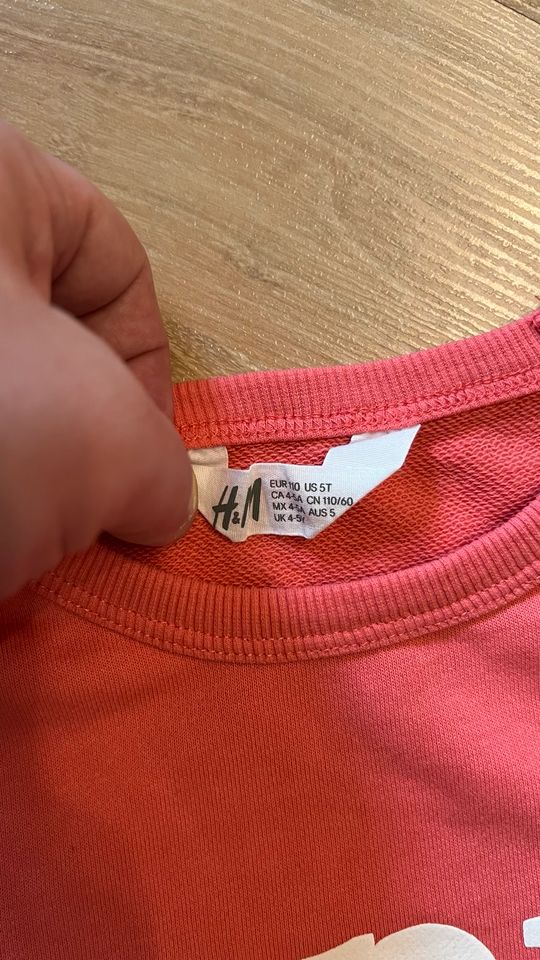 Neuer H&M Pullover Gr. 110 rosa Pulli Mädchen Happy in Abenberg