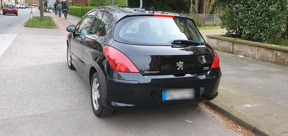 PEUGEOT 308 HDİ in Duisburg