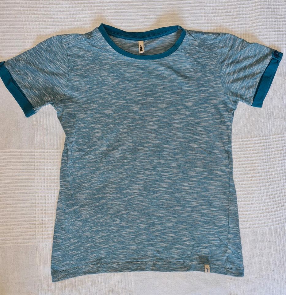 Jungen/Unisex: T-Shirts in Gr. 140/146 in Haselbachtal