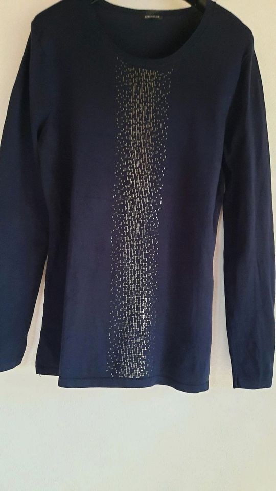 Toller blauer Pullover von Gerry Weber mit Silberdruck in Neunkirchen a. Brand