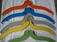 29 bunte Kunststoffbügel aus der DDR mit Haken oder Steg Berlin - Steglitz Vorschau