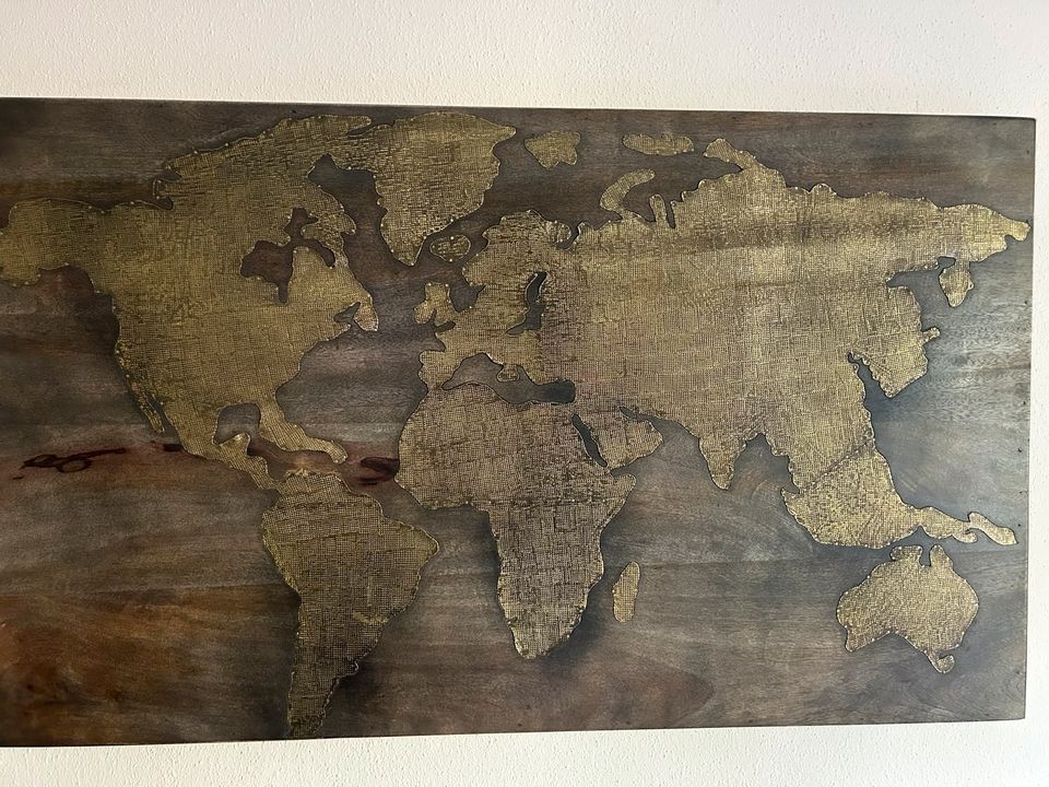 Metall-Weltkarte auf Holz in Bietigheim-Bissingen