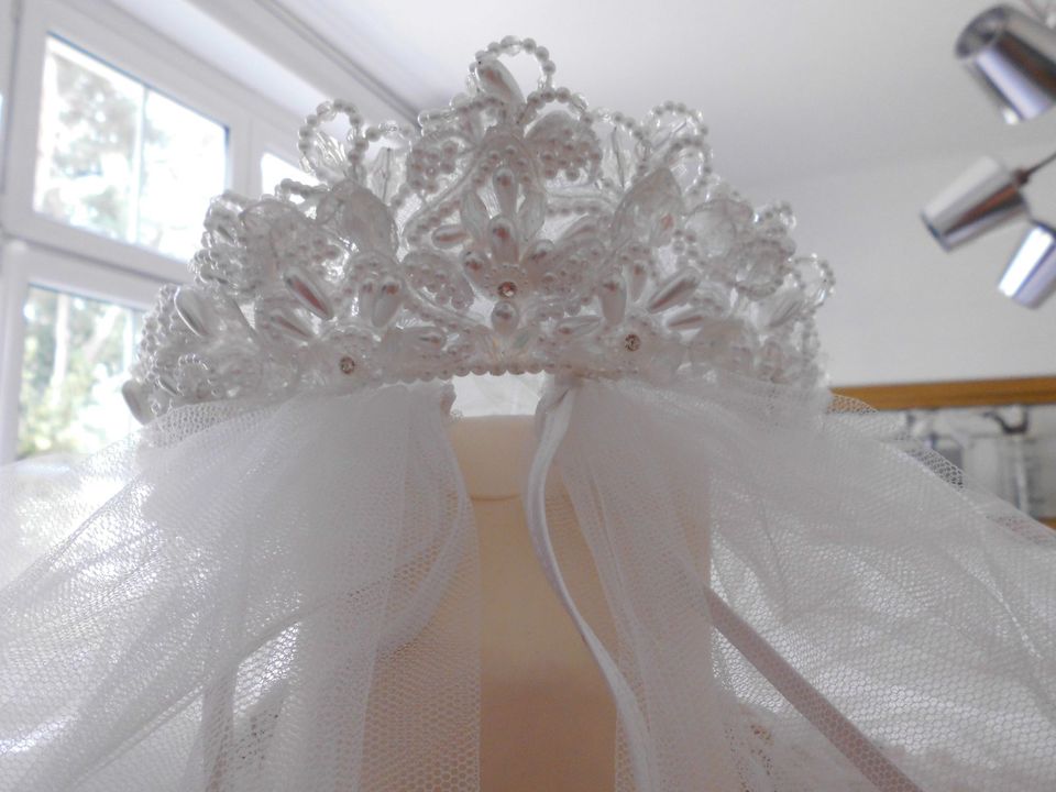 Zauberhaftes Brautkleid mit Krone und Brautschleier 38/40 in Berlin