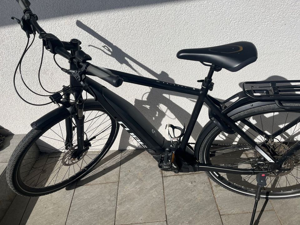 E-Bike Cube Touring Hybrid Pro mit nur wenigen Kilometern in Erftstadt
