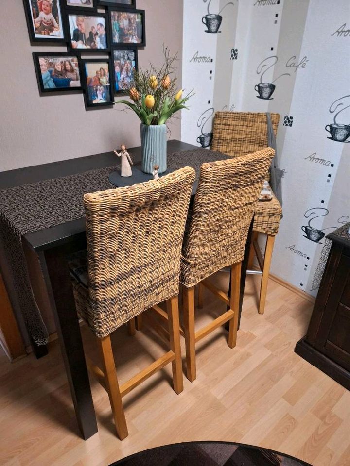 Barhocker/Stühle (3Stück) mit Tisch in Moers