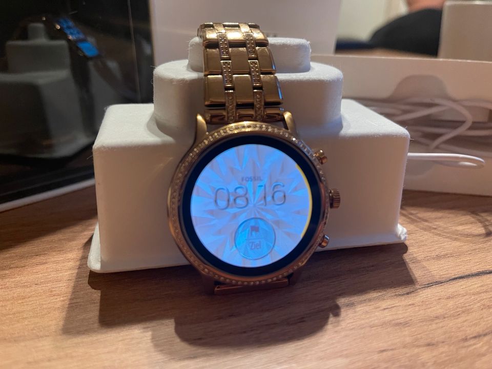 Smart Watch Fossil DW10F1 wie neu Rosé Gold in Gardelegen  