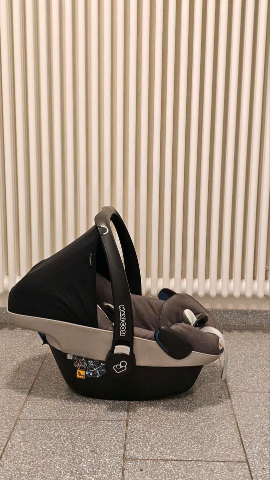 Maxi Cosi Pebble Plus kindersitz babyschale i-size in Düsseldorf