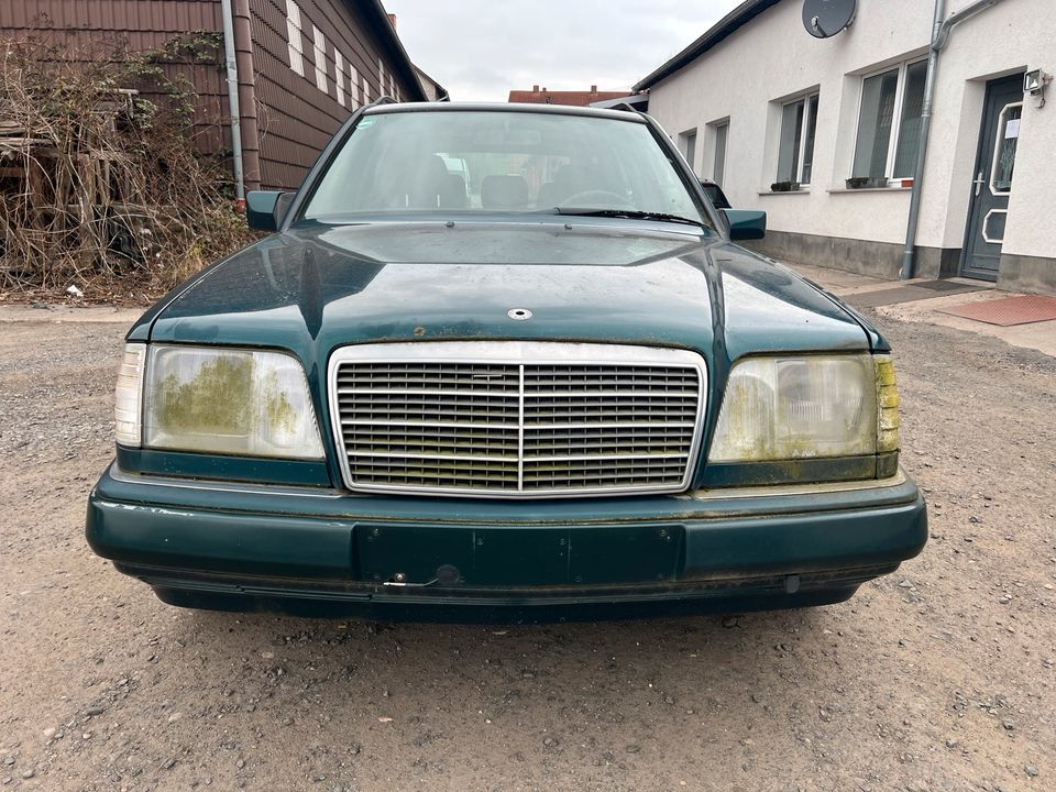 Mercedes Benz E200 T W 124 AHK Schiebedach in Gerstungen